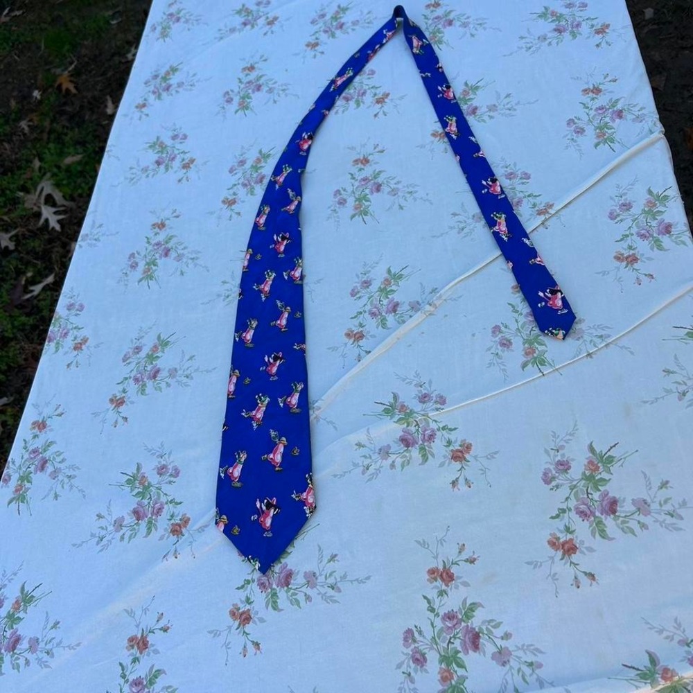 Super funny blue tie- has noses skiing‎ & catching butterflies